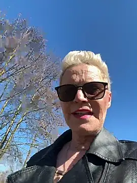 Snapshot of German_Milf chatting on 03-19-25, 12:56 German Milf online show from 03-19-25, 12:56