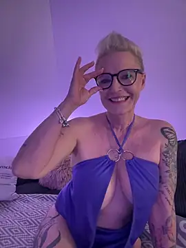 Snapshot of German_Milf chatting on 03-12-25, 06:22 German Milf online show from 03-12-25, 06:22