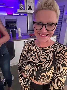 Snapshot of German_Milf chatting on 03-20-25, 06:42 German Milf online show from 03-20-25, 06:42