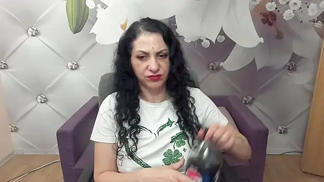 SweetArtemis online show from 11-18-25, 11:15