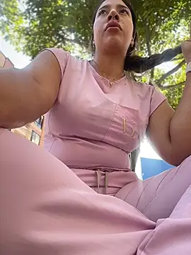 Snapshot of daniela_henao chatting on 05-22-26, 02:59 daniela henao online show from 05-22-26, 02:59