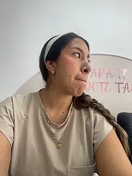 Snapshot of daniela_henao chatting on 04-14-26, 02:55 daniela henao online show from 04-14-26, 02:55