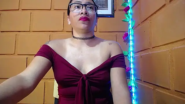 Snapshot of hornywife_ chatting on 12-12-24, 03:32 hornywife online show from 12-12-24, 03:32