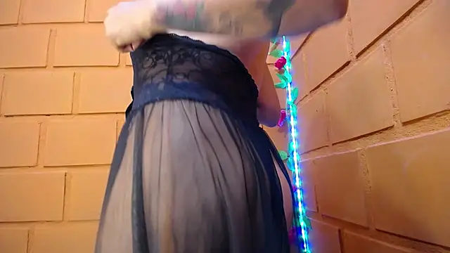 Snapshot of hornywife_ chatting on 12-24-24, 11:55 hornywife online show from 12-24-24, 11:55