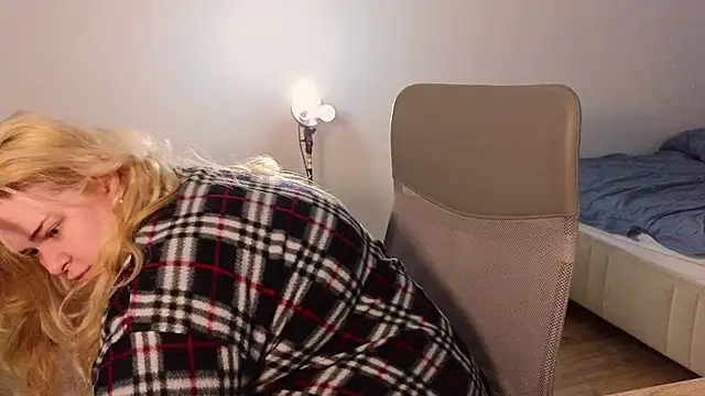 EllsaJean  online show from 04-19-26, 01:17