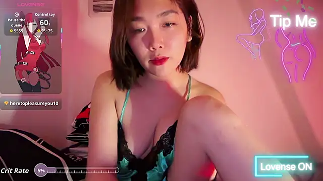Snapshot of TR4NSCUTI3 chatting on 05-15-26, 11:36 TR4NSCUTI3 online show from 05-15-26, 11:36