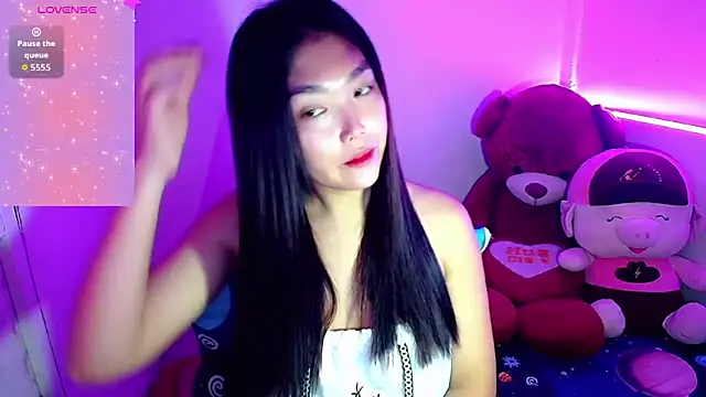 TR4NSCUTI3 online show from 10-16-25, 06:49