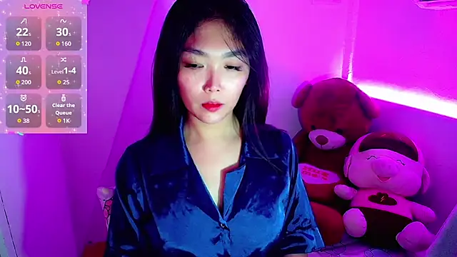 TR4NSCUTI3 online show from 11-04-25, 08:23