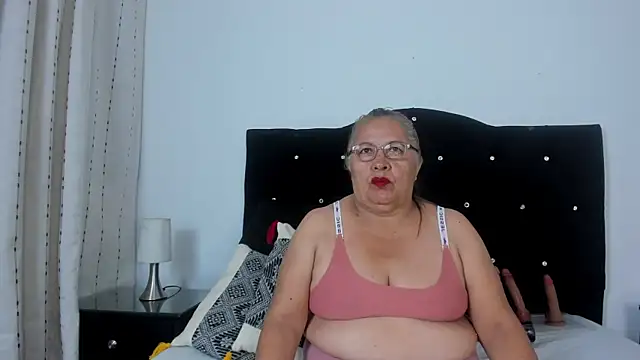 Snapshot of Keira_Lennox chatting on 09-18-25, 11:46 Keira Lennox online show from 09-18-25, 11:46