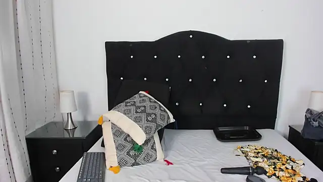 Keira Lennox online show from 11-08-25, 11:47