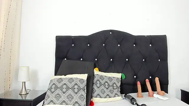 Snapshot of Keira_Lennox chatting on 10-03-25, 12:17 Keira Lennox online show from 10-03-25, 12:17