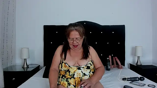 Snapshot of Keira_Lennox chatting on 09-11-25, 11:32 Keira Lennox online show from 09-11-25, 11:32