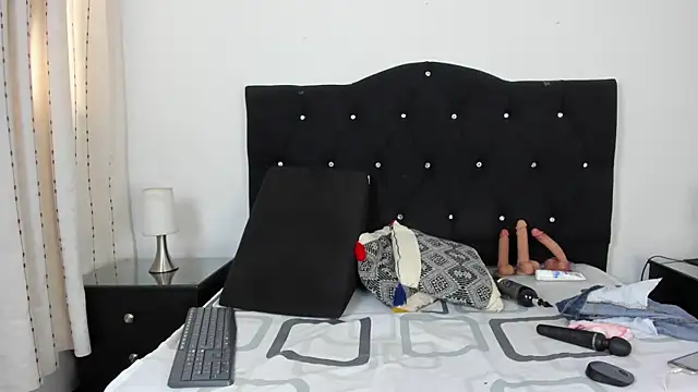 Snapshot of Keira_Lennox chatting on 10-02-25, 11:35 Keira Lennox online show from 10-02-25, 11:35