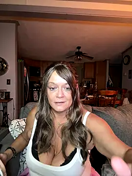 Snapshot of cowgirlc chatting on 09-28-25, 03:02 cowgirlc online show from 09-28-25, 03:02