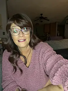 Snapshot of cowgirlc chatting on 02-26-25, 03:35 cowgirlc online show from 02-26-25, 03:35