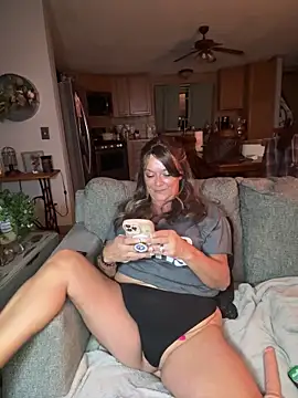 Snapshot of cowgirlc chatting on 09-10-25, 02:21 cowgirlc online show from 09-10-25, 02:21