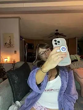 Snapshot of cowgirlc chatting on 02-19-25, 03:28 cowgirlc online show from 02-19-25, 03:28