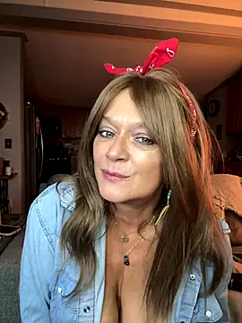 Snapshot of cowgirlc chatting on 10-28-25, 02:56 cowgirlc online show from 10-28-25, 02:56