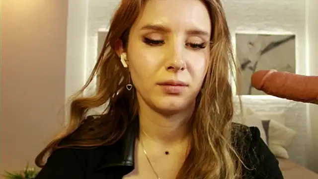Snapshot of Betty_June chatting on 03-08-25, 12:33 Betty June online show from 03-08-25, 12:33