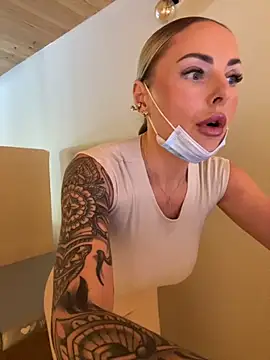 EmaSalis online show from 10-24-25, 09:52