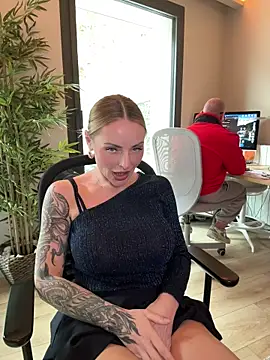 EmaSalis online show from 11-20-25, 10:27