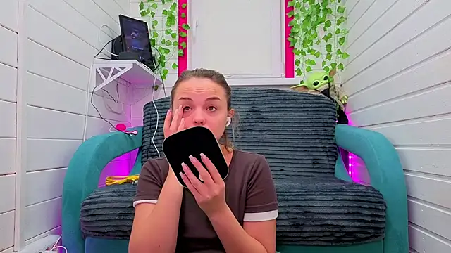 Misss Vikk online show from 12-02-25, 06:26