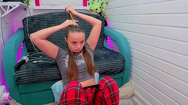 Misss Vikk online show from 11-26-25, 06:24