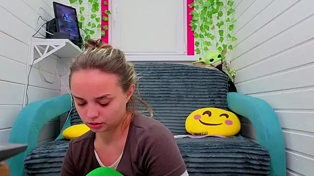 Misss Vikk online show from 12-01-25, 07:31