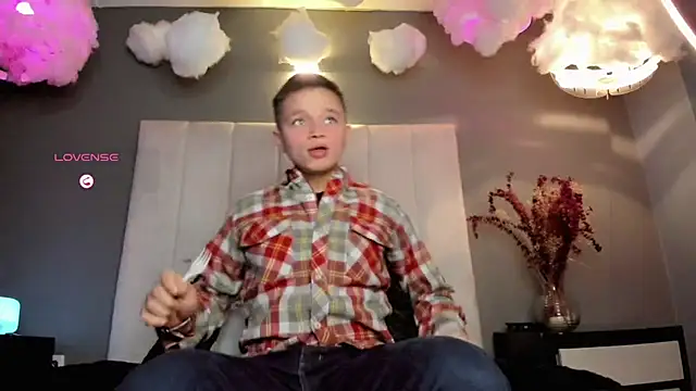 Snapshot of Tim_wolf chatting on 10-02-25, 03:37 Tim wolf online show from 10-02-25, 03:37