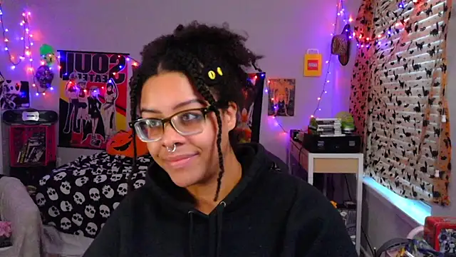 Snapshot of N1NT3NDH03 chatting on 09-29-25, 12:11 N1NT3NDH03 online show from 09-29-25, 12:11