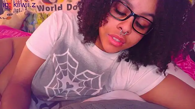 Snapshot of N1NT3NDH03 chatting on 02-25-25, 05:08 N1NT3NDH03 online show from 02-25-25, 05:08