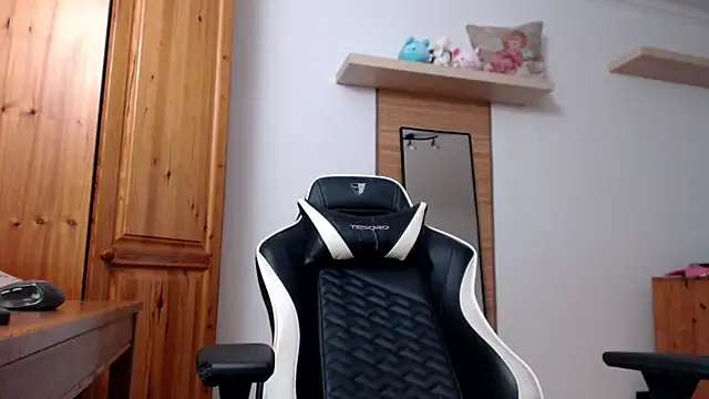 Lisakisss online show from 03-06-26, 07:58