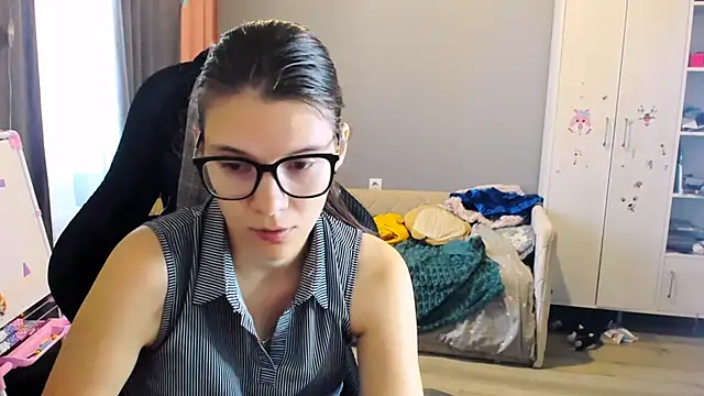 Snapshot of MollyLollipop chatting on 09-26-25, 02:18 MollyLollipop online show from 09-26-25, 02:18