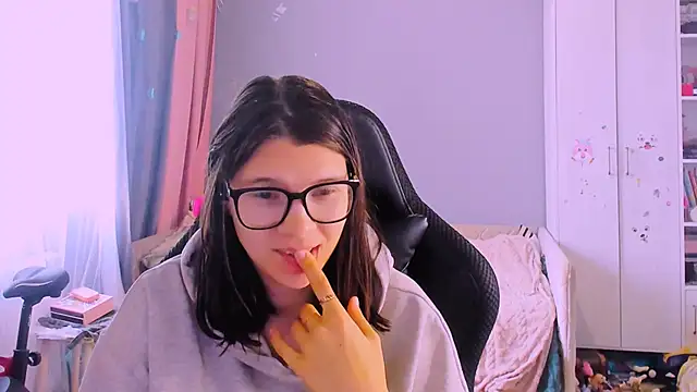 MollyLollipop online show from 05-26-26, 01:58