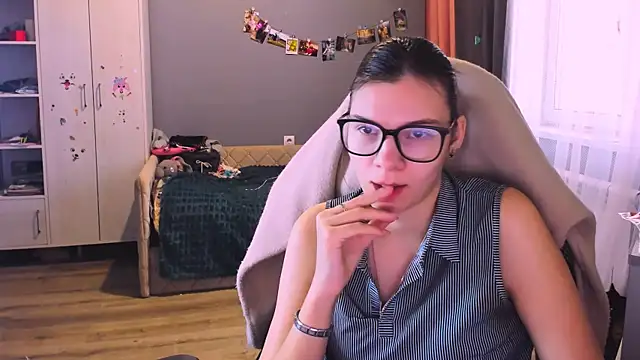 MollyLollipop online show from 12-15-25, 05:57