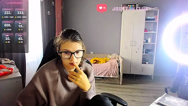 Snapshot of MollyLollipop chatting on 09-15-25, 02:56 MollyLollipop online show from 09-15-25, 02:56