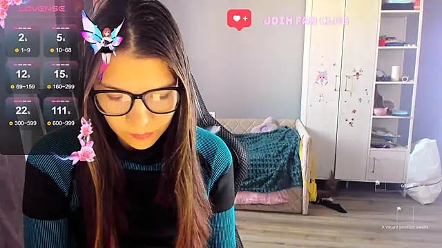 Snapshot of MollyLollipop chatting on 10-17-25, 04:27 MollyLollipop online show from 10-17-25, 04:27