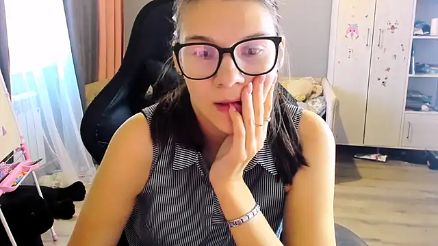 Snapshot of MollyLollipop chatting on 09-27-25, 04:29 MollyLollipop online show from 09-27-25, 04:29