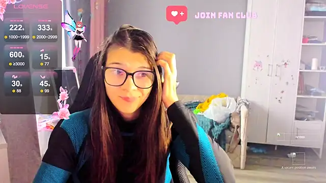 Snapshot of MollyLollipop chatting on 10-10-25, 04:24 MollyLollipop online show from 10-10-25, 04:24