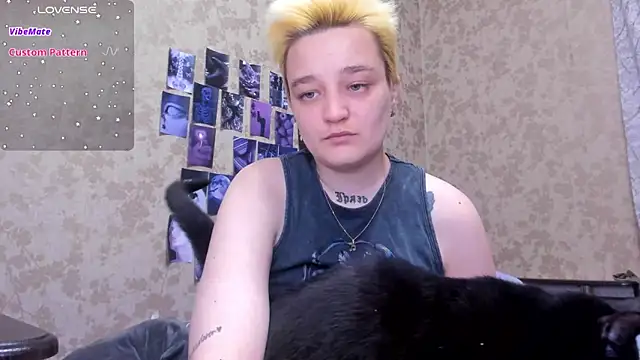 Snapshot of Imlinn chatting on 10-11-25, 03:02 Imlinn online show from 10-11-25, 03:02