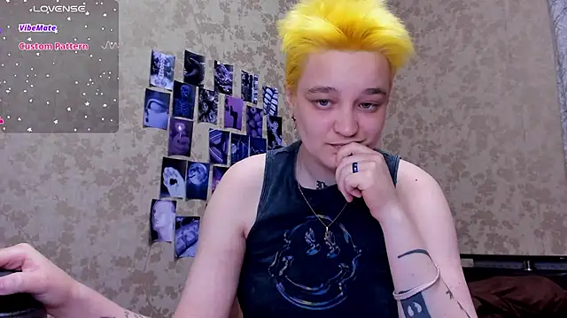 Snapshot of Imlinn chatting on 10-23-25, 04:49 Imlinn online show from 10-23-25, 04:49