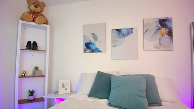 Isabella Harley online show from 04-17-26, 01:47