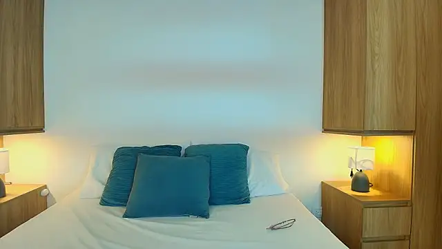 Isabella Harley online show from 12-22-25, 03:34