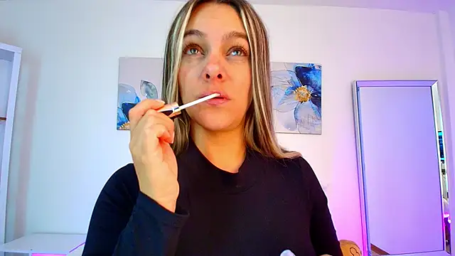 Isabella Harley online show from 04-08-26, 01:56