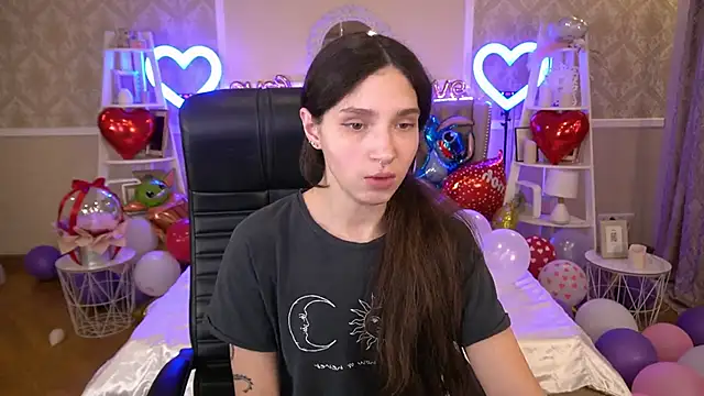 Snapshot of BabyFlowerr chatting on 02-18-25, 02:05 BabyFlowerr online show from 02-18-25, 02:05