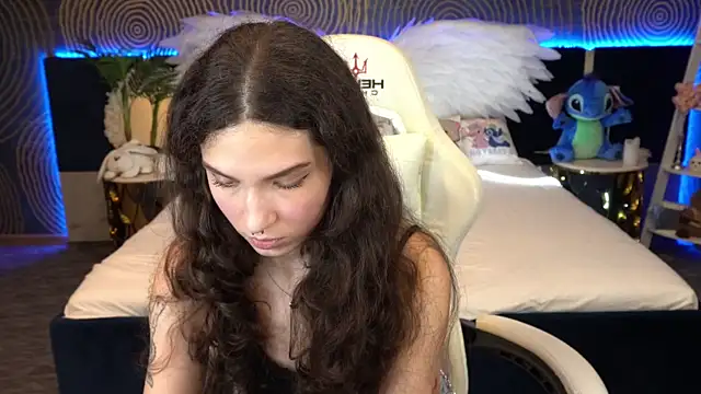 Snapshot of BabyFlowerr chatting on 10-19-25, 06:54 BabyFlowerr online show from 10-19-25, 06:54