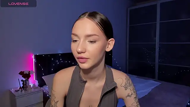 SophieCatty online show from 03-25-26, 04:23