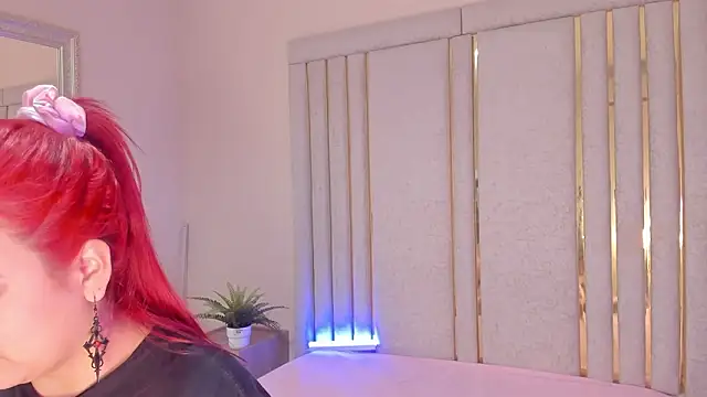 Snapshot of Saekohofman chatting on 02-18-26, 04:21 Saekohofman online show from 02-18-26, 04:21