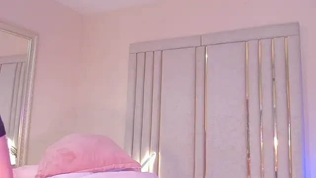 Snapshot of Saekohofman chatting on 02-11-26, 04:12 Saekohofman online show from 02-11-26, 04:12