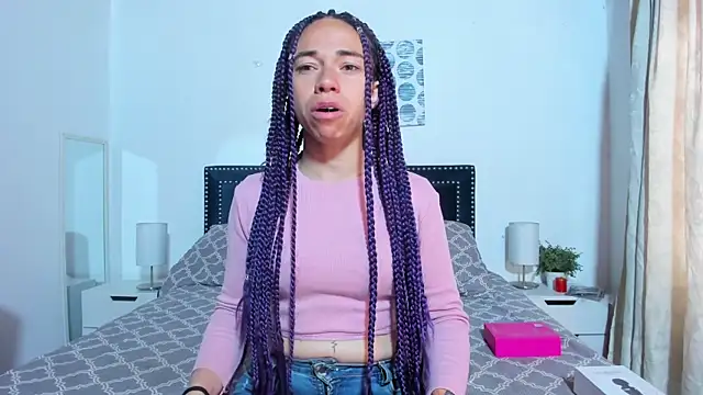 Snapshot of ZulyMichels chatting on 04-17-26, 12:30 ZulyMichels online show from 04-17-26, 12:30